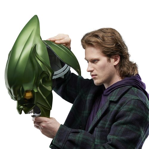Marvel Legends Series Green Goblin Roleplay Helmet Spider-Man: No Way Home - Imagen 12